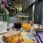 The People - Marais Hostel