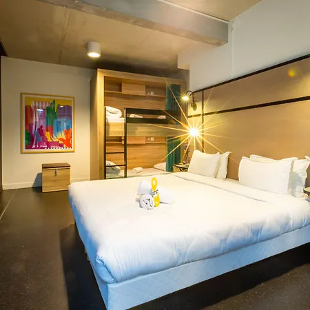 The People - Marais Hostel