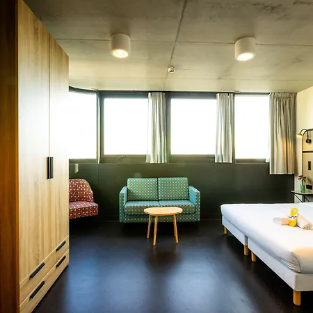 The People - Marais Hostel
