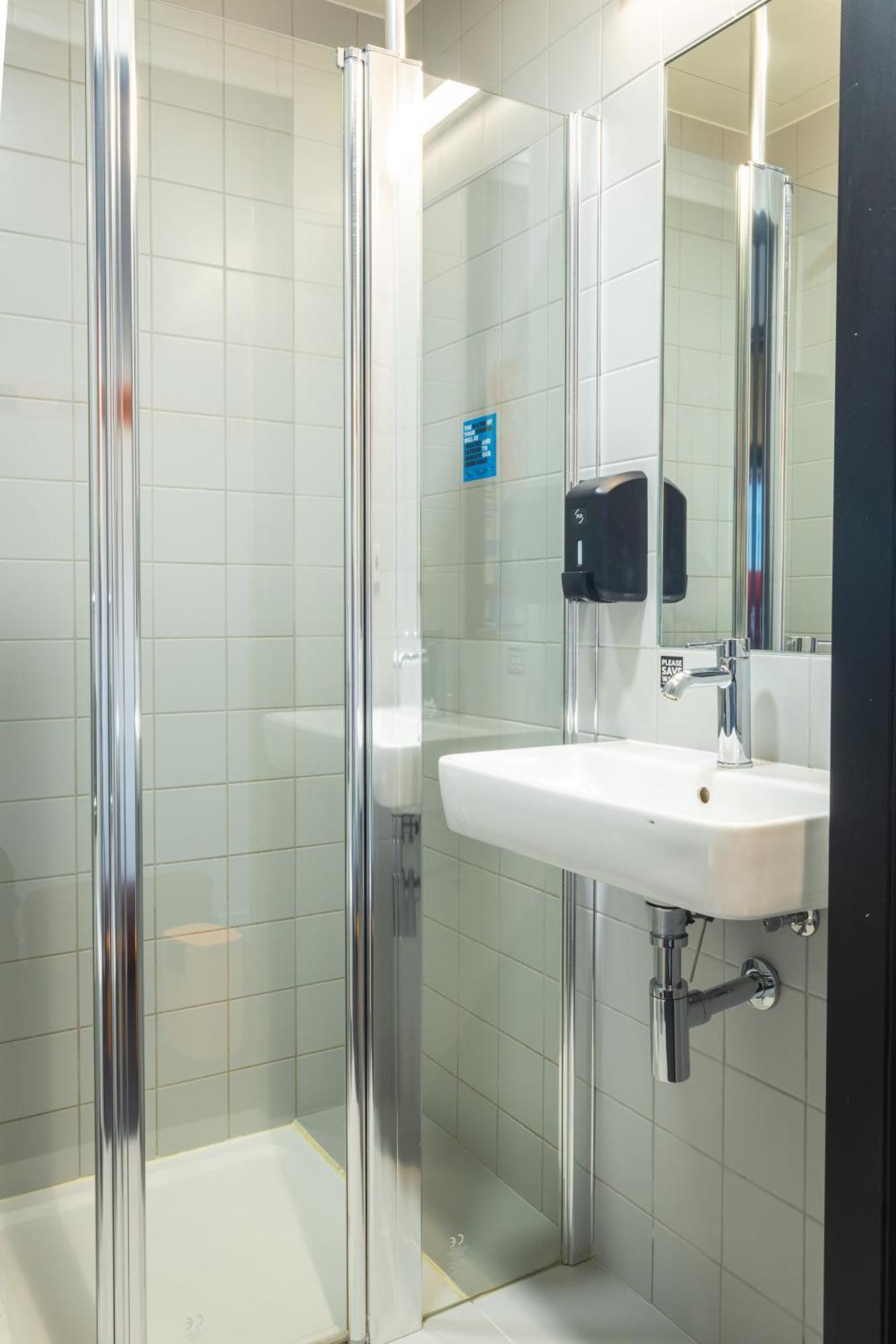 The People - Marais Hostel *