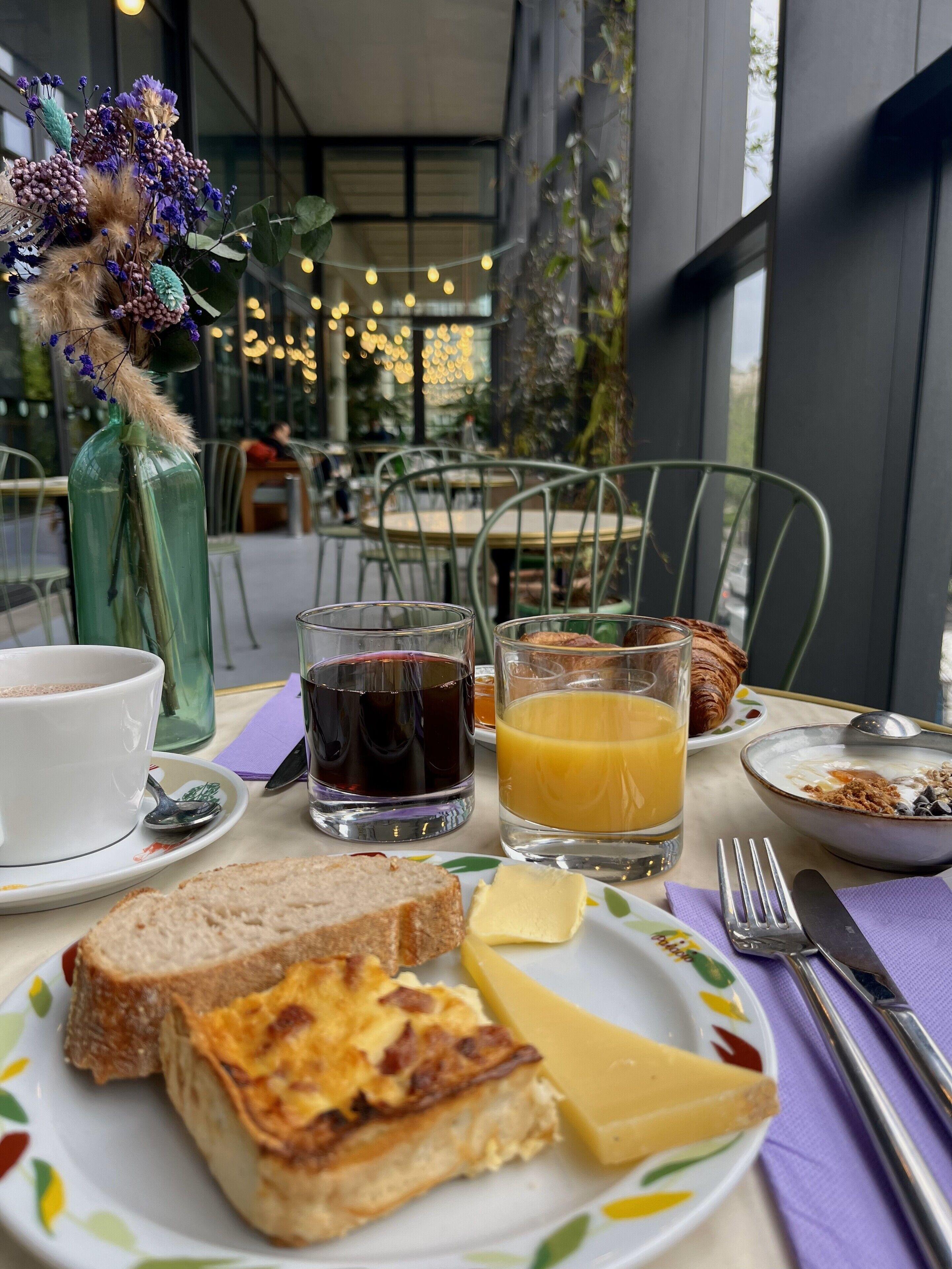 The People - Marais Hostel